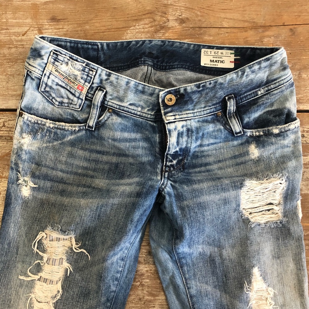 Diesel destroyed jeans sz 29.